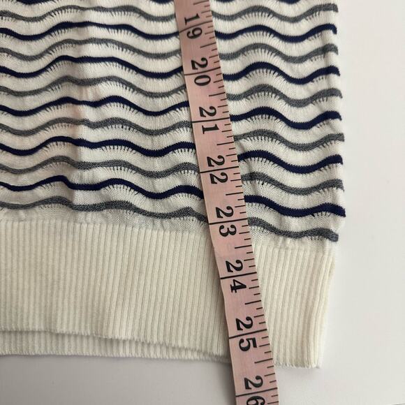 NEW Current Air White Blue Wavy Knit Top Size Medium Striped Short Sleeve - Picture 6 of 9